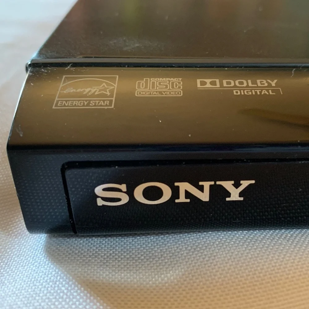 SONY DVD Player with HDMI Cord!  No Remote Control.